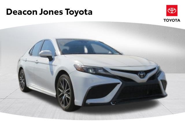 2023 Toyota Camry SE in Ice — front three-quarter view
