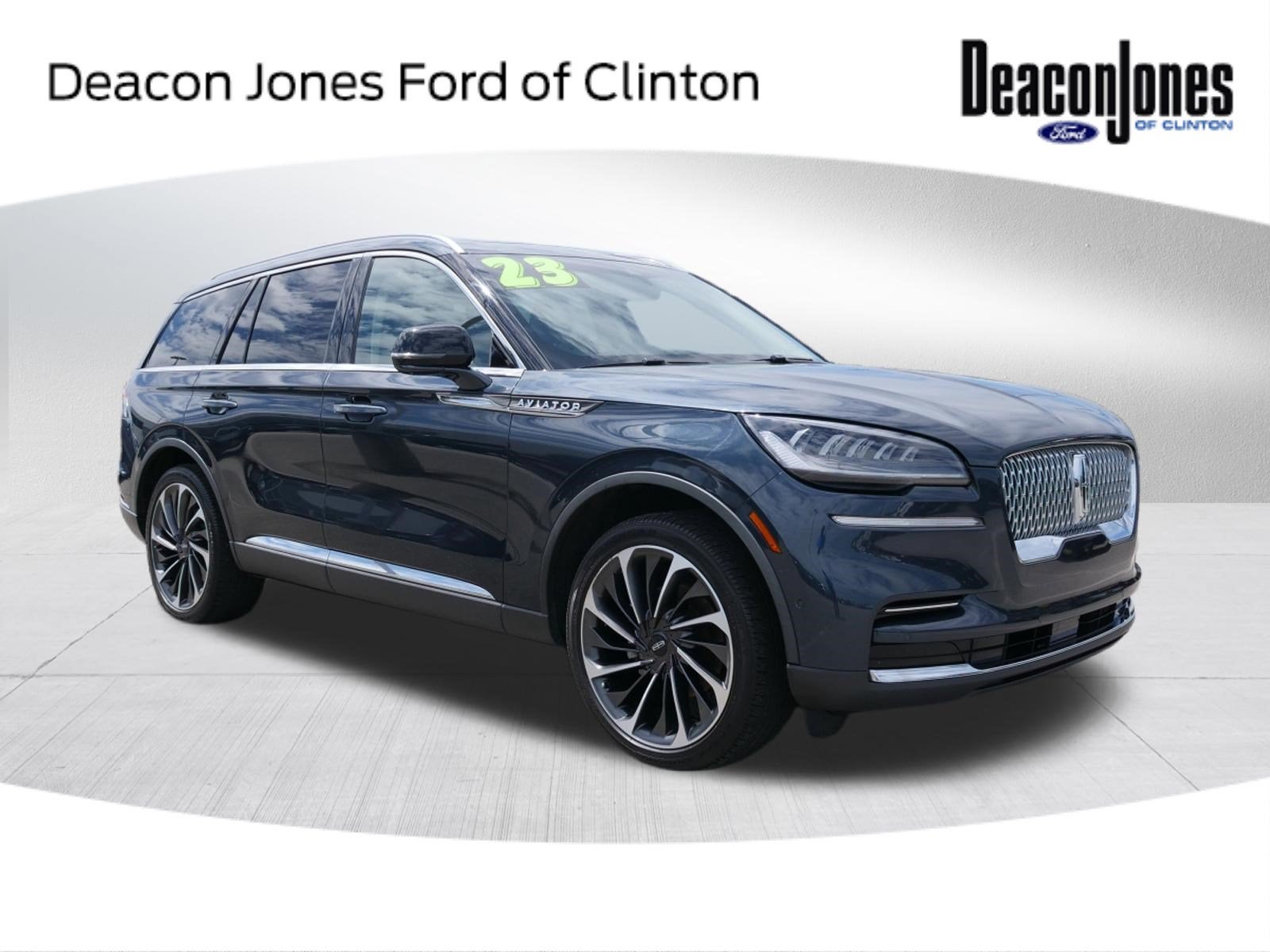 2023 Lincoln Aviator Reserve in Flight Blue Metallic Clearcoat — front three-quarter view