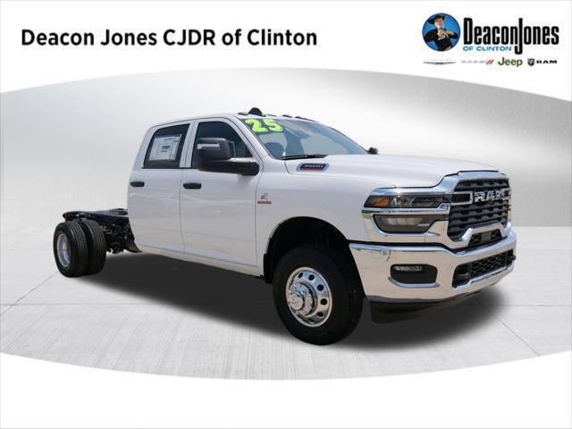 2025 RAM 3500 Chassis RAM 3500 TRADESMAN CREW CAB CHASSIS 4X4 60' CA in Bright White Clearcoat — front three-quarter view